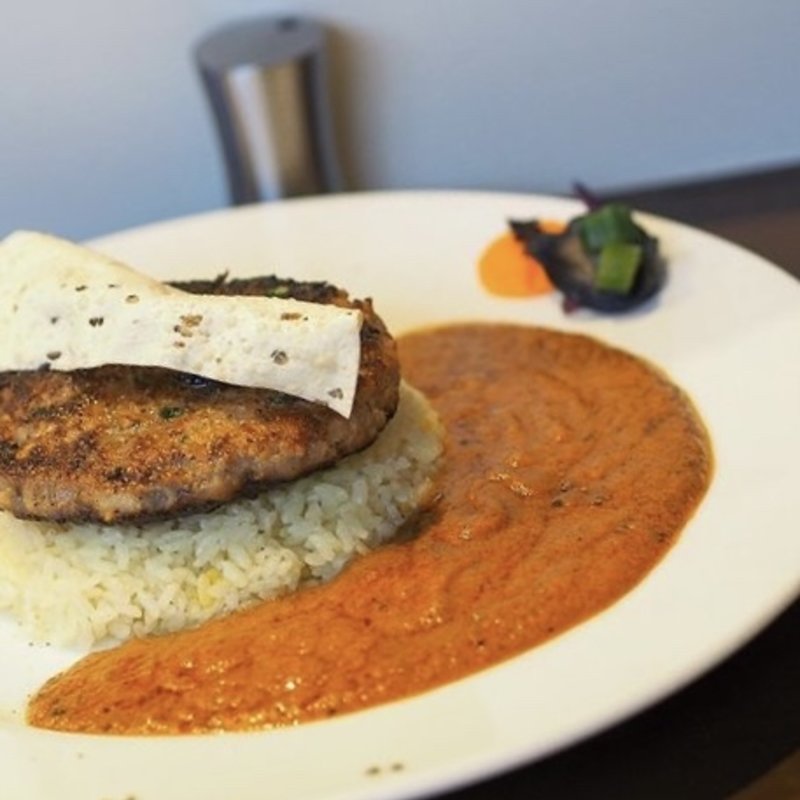 トマトベースのカレー（ハンバーグトッピング）(マサラ （masala）)