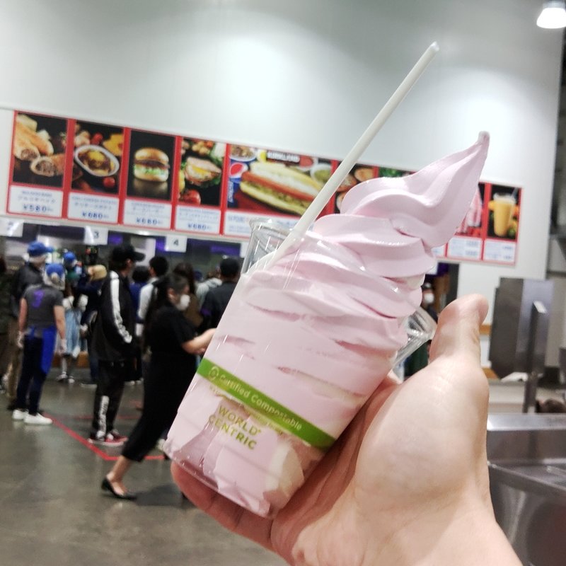 ストロベリーソフトクリーム(コストコホールセール　 新三郷店　ベーカリー （COSTCO）)