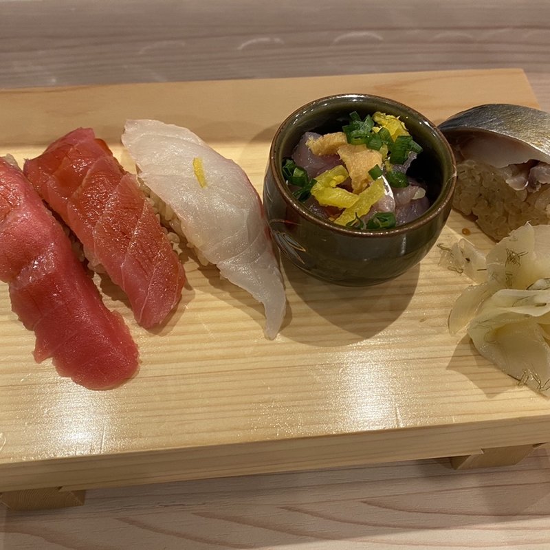 赤酢おすすめ5貫(鮨らぁー麺　釣りきん　本店)