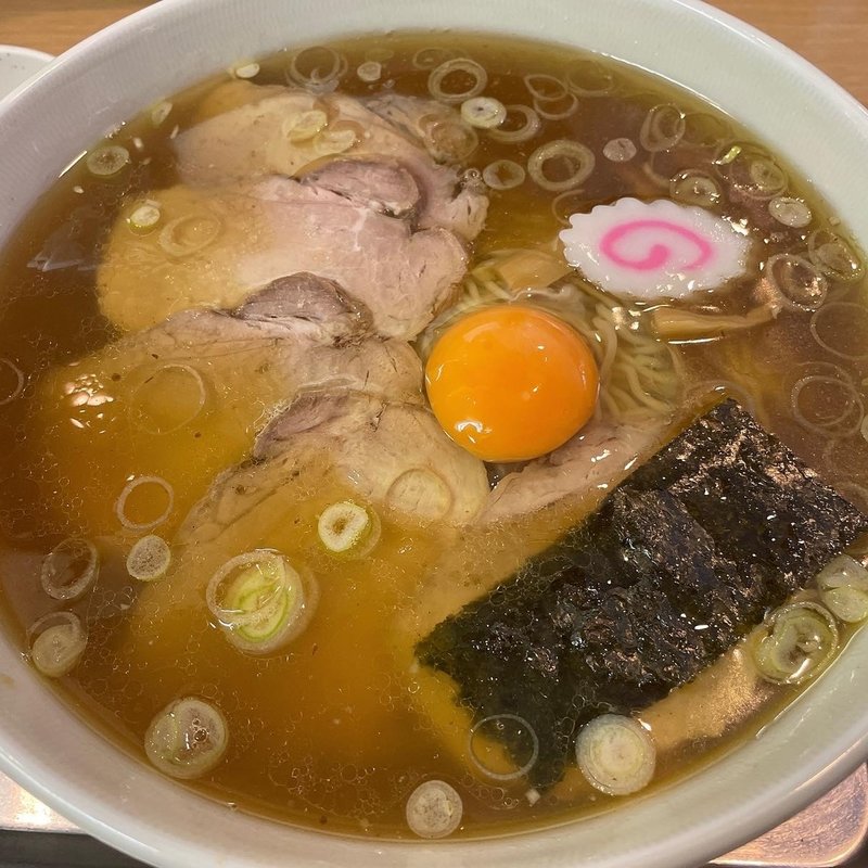 チャーシュー麺、生卵(大宮大勝軒 )
