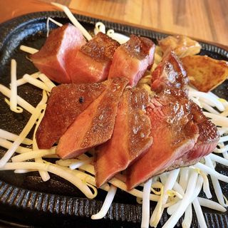 牛たんの厚切りステーキ(肉と葡萄酒 跳牛)