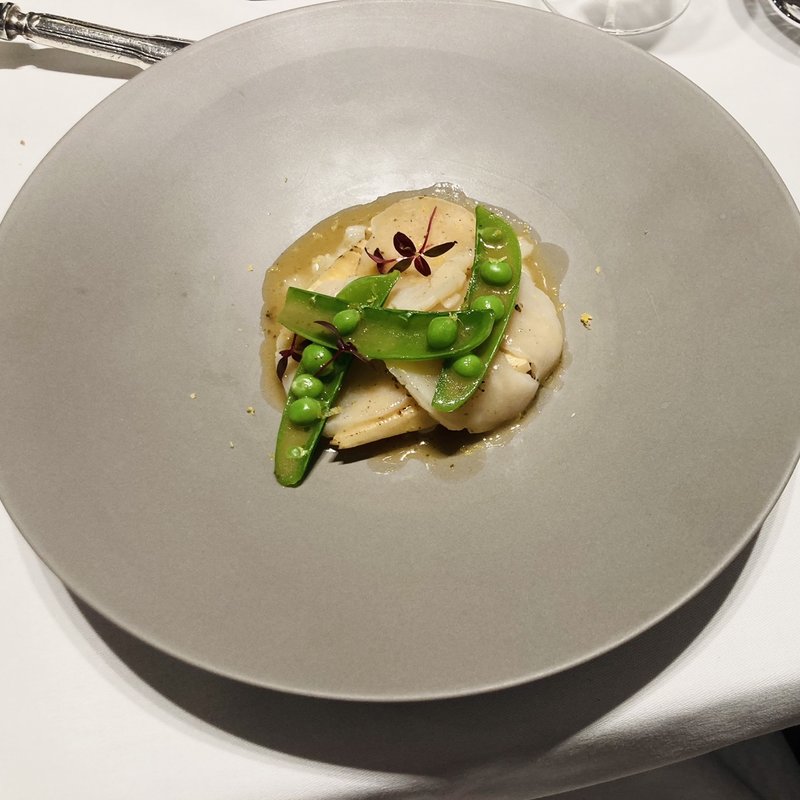 九州合馬産筍のソテー、帆立のスライス、レモン風味浅利のリゾット　トリュフバターソース(ラ ファソン 古賀)