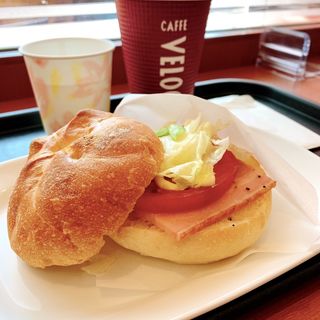 (カフェ・ベローチェ 春日駅前店)