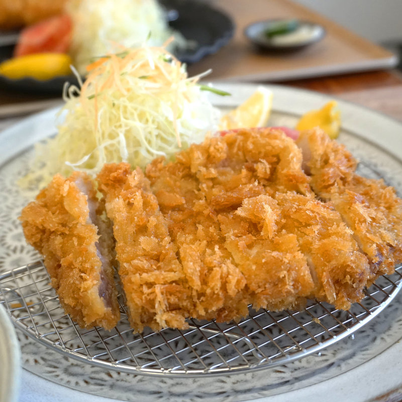 『茶美豚』のロース(とんかつ家族)