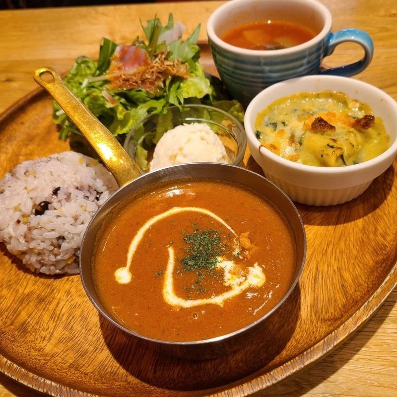 フランス産発酵バター使用バターチキンカレー＆季節のグラタン、ごはんセット (ドリンク付)(cafe fredy モザイクモール港北店)