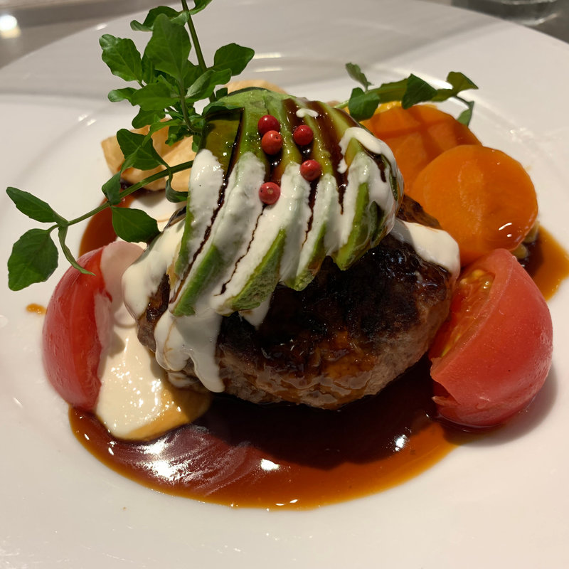 アボカドとトマトのテリマヨハンバークステーキ(カフェ・トレイル＆トラック イクスピアリ店)