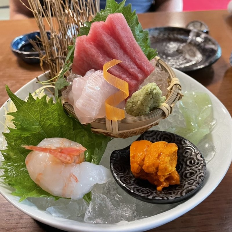 お刺身盛り合わせ(あつた蓬莱軒 神宮店 （あつたほうらいけん）)