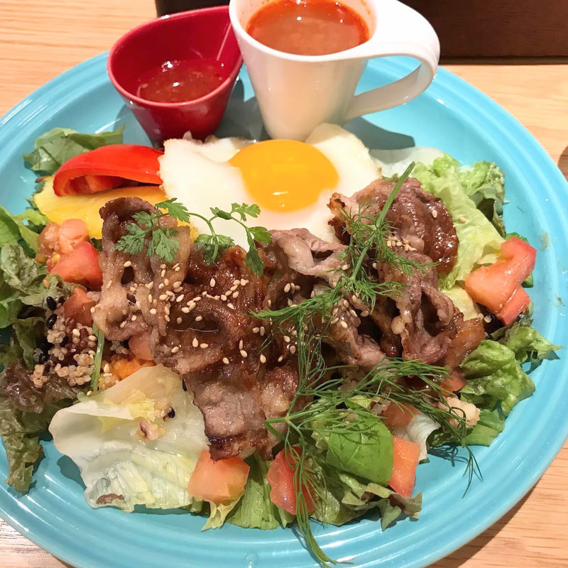 ビーフグリルのサラダジャンバラヤwithホットチリソース(むさしの森珈琲 久が原店)