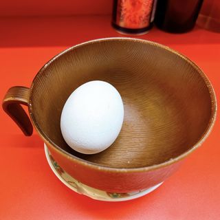 生卵(ハナイロモ麺 吉祥寺本店)