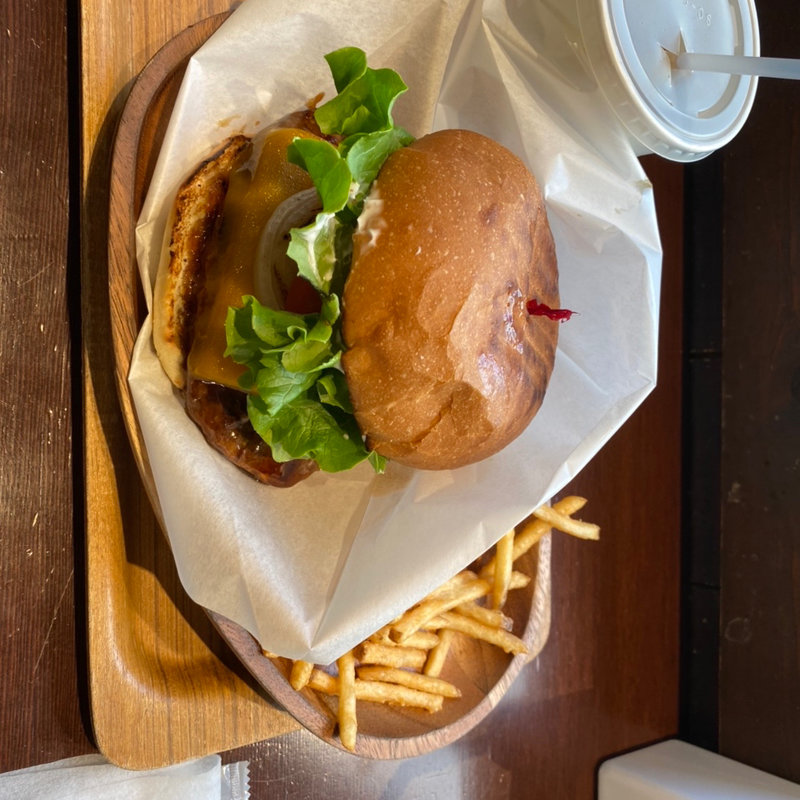 厚切りチェダーチーズベーコンバーガー(クアアイナ 神田駿河台店 （KUA ’AINA）)