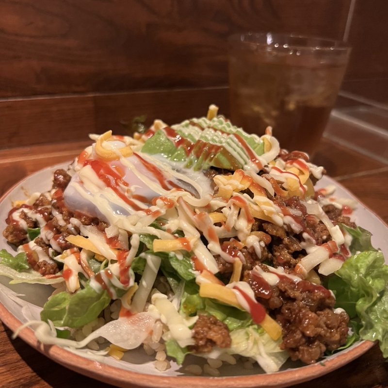 アボカドチーズのタコライス(居酒屋しぶやくん 渋谷店)