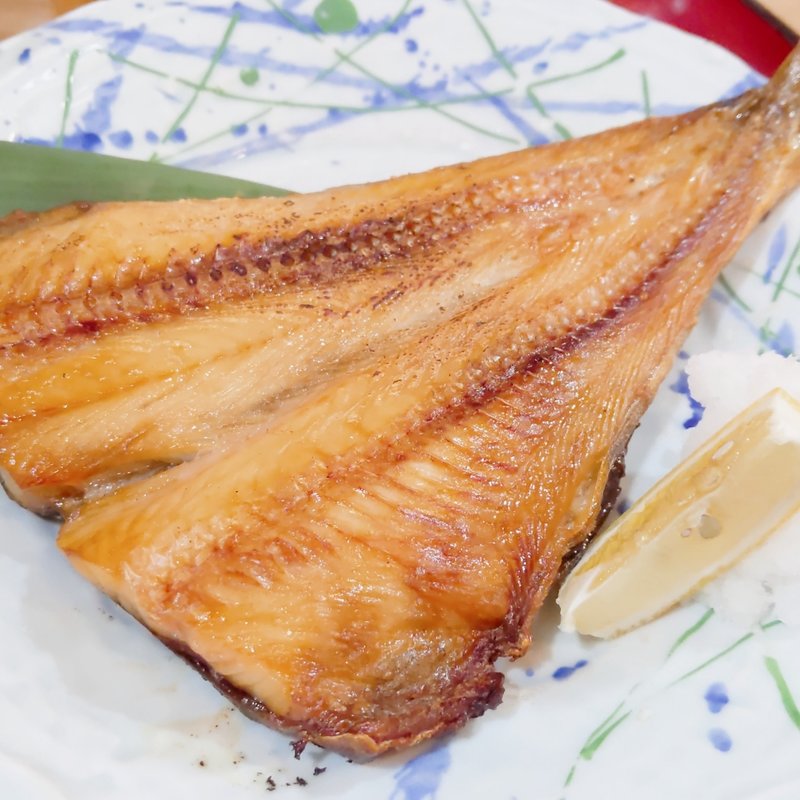 ホッケ開き焼きと鶏唐揚げ定食(築地食堂源ちゃん 神保町店 )