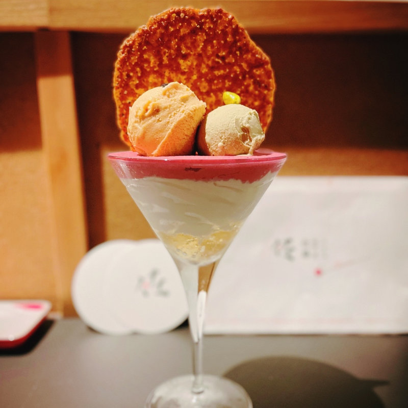 塩キャラメルとピスタチオ(パフェ、酒、珈琲「佐藤」)