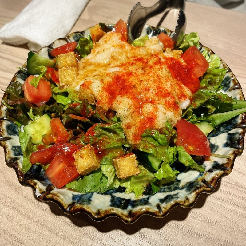 厚揚げとトロロのサラダ(ふぐぶた酒場)