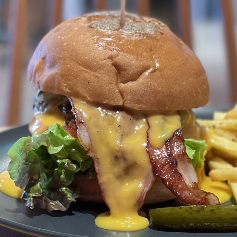 B.L.Tバーガー(チーズバーガー専門店　RISE cafe&bar)