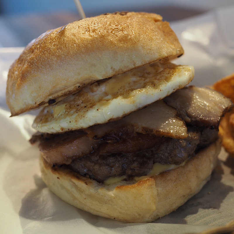 ベーコンエッグバーガー(Aolani cafe)