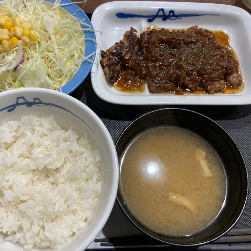 たっぷりシャリアピンソースのポークソテー定食(松屋 多摩愛宕店 （松のや併設）)