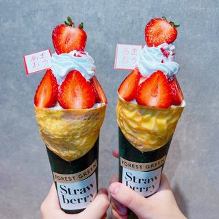 あまおう苺とホワイトチョコレート( FOREST GREEN CREPE&BAKE  枚方店)