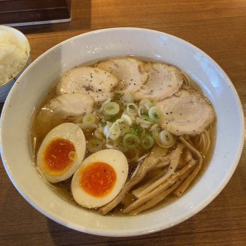 醤油らーめん（黒）(らーめん志士)