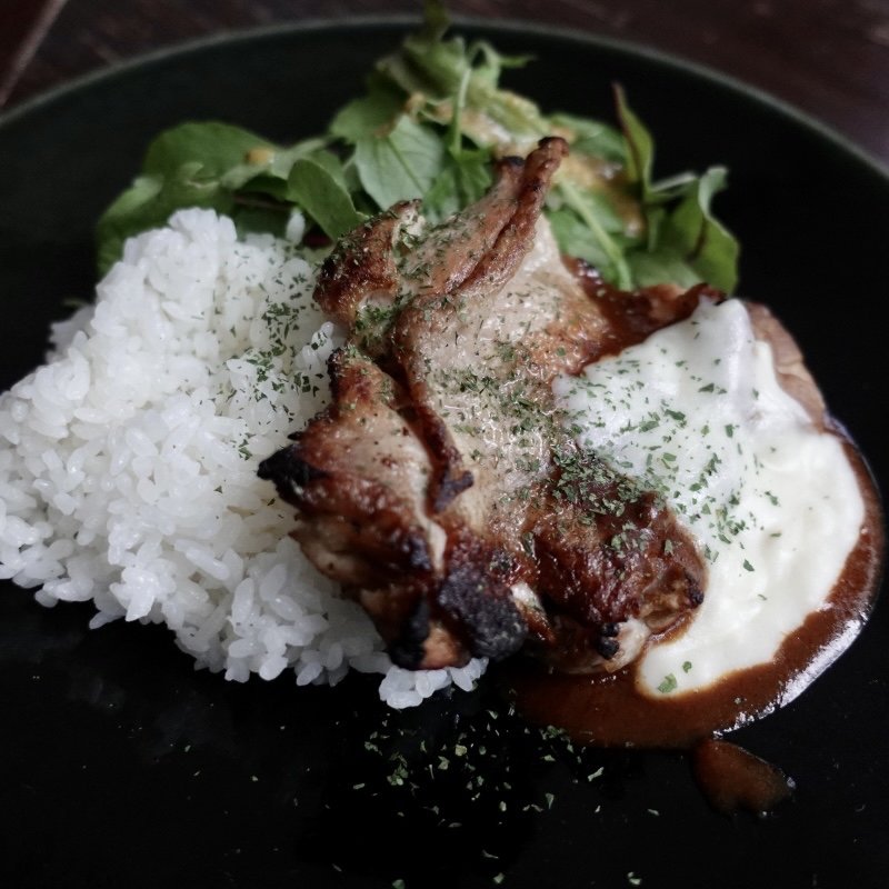 豚肩肉のソテーチーズデミグラスソース(Ginger's Beach - ジンジャーズビーチ横浜)