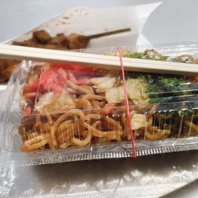 焼きそばと焼き鳥(いがしら 陽だまり亭 （イガシラ ヒダマリテイ）)