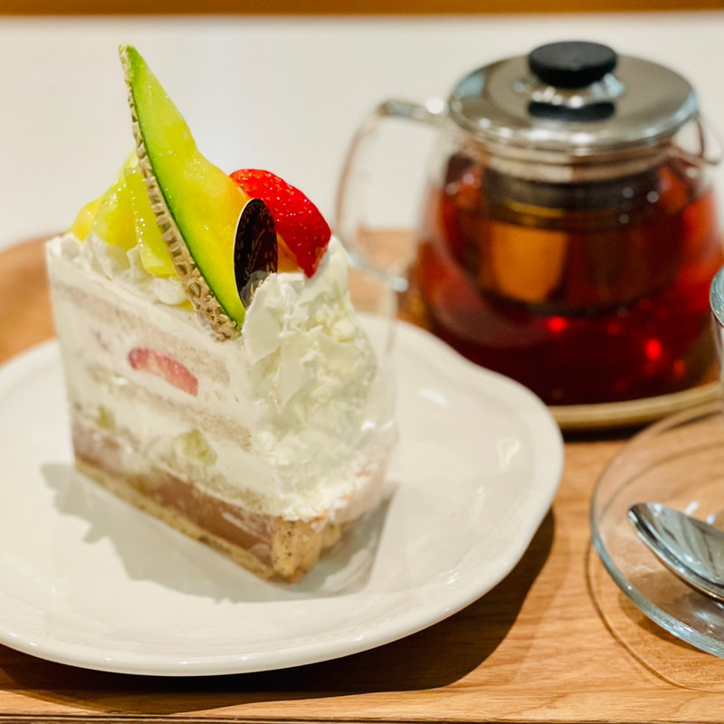 メロンと紅ほっぺのアールグレイショートケーキタルト(ラ・メゾン アンソレイユターブル アトレマルヒロ店)