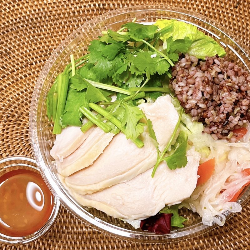 アジアンパクチーサラダ(bb.qオリーブチキンカフェ青物横丁店)