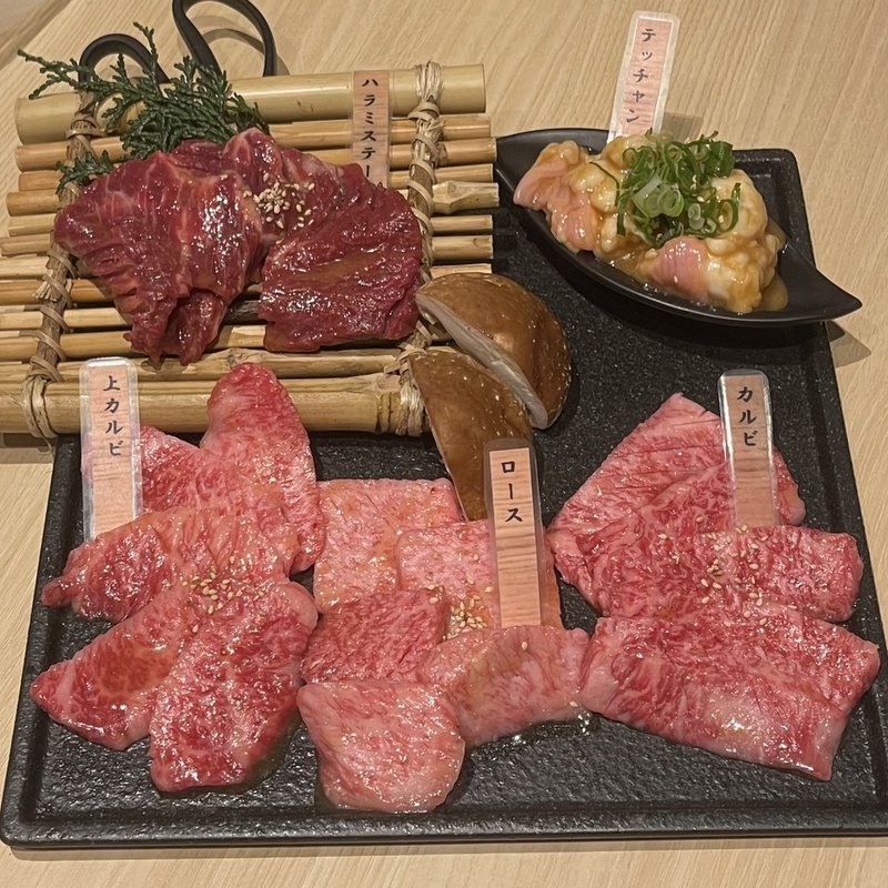 牛次郎盛り(精肉卸問屋直営店 牛次郎 福島駅前店)
