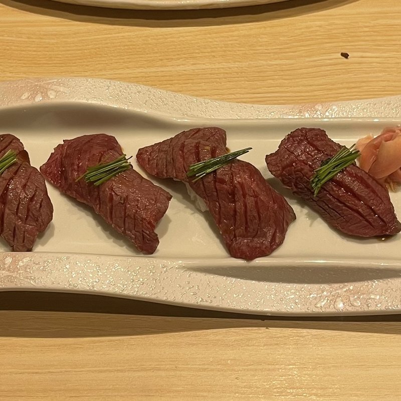 肉寿司　特選赤身炙り(精肉卸問屋直営店 牛次郎 福島駅前店)