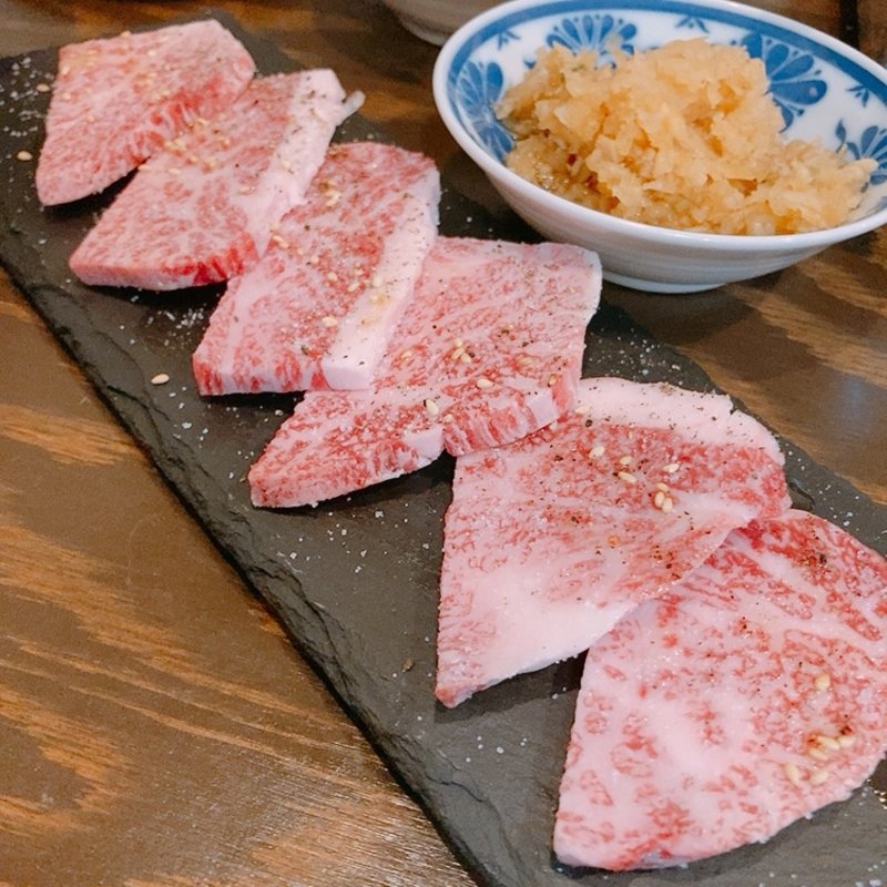 極上霜降りロース塩(大衆焼肉りゅえる)