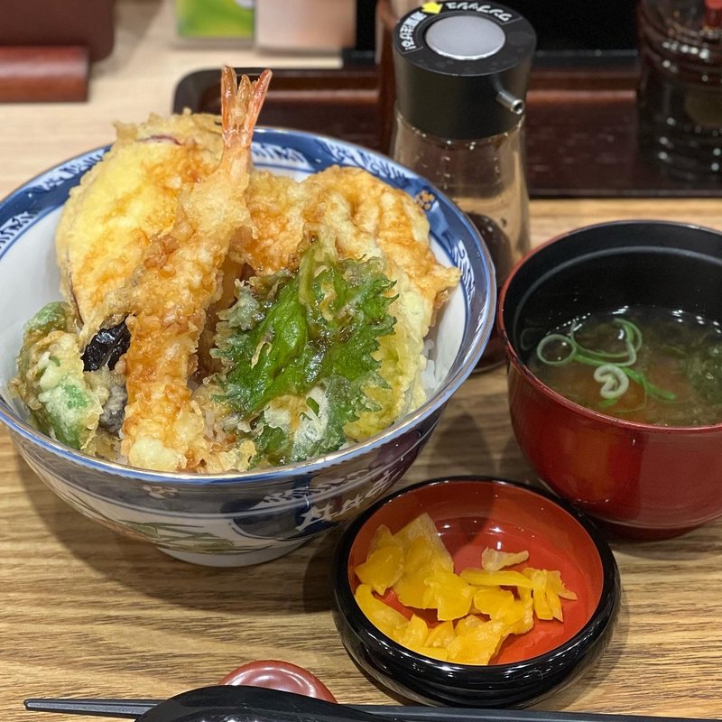 海老と野菜の天丼　赤だし付き(丼丼亭　津チャム店)