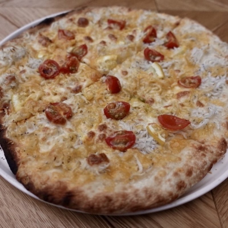 神奈川しらすとレモンのピッツア(REVO BREWING （レボ ブルーイング）)