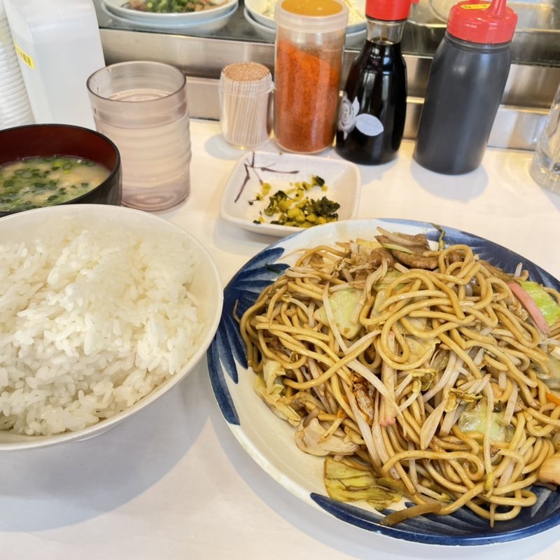 焼きそばとライス中(エビス屋 昼夜食堂)