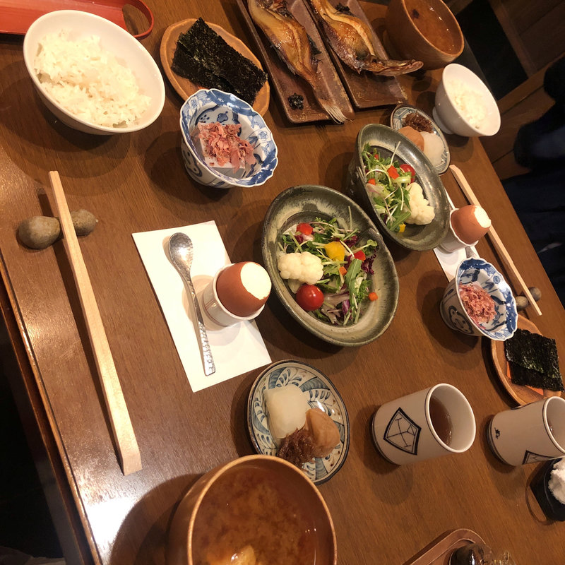 朝食(おくどさんで炊いた自慢の御飯で食べる割烹料理)(料膳 旬重（花小宿）)