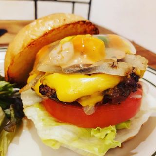 クラシックチーズバーガー+ごぼう+エビと野菜のぷるぷるソース(milia burger)