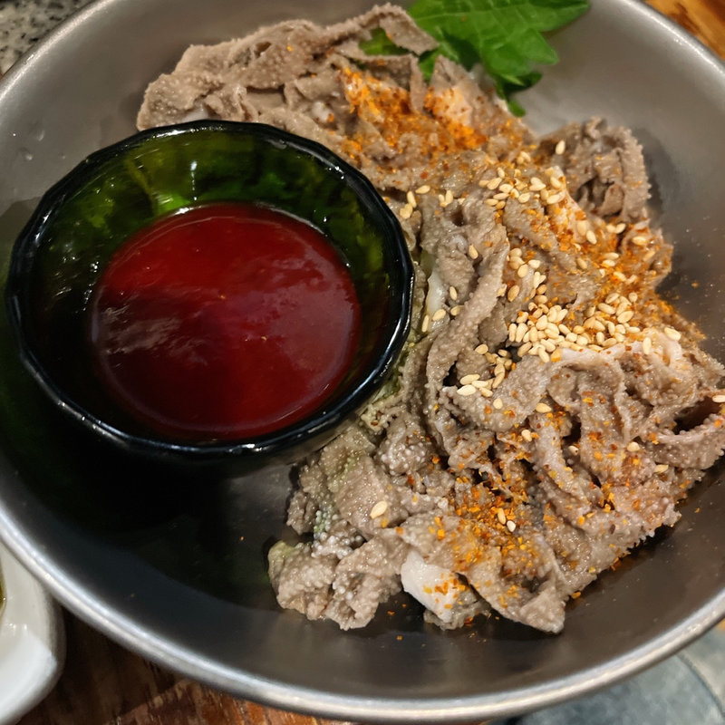 せんまい刺し(グっと、くる。炭火焼肉　トラジ )