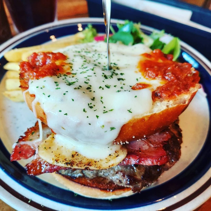 ザ・ピッツァバーガー(BURGERLION MEAT CRUSADERS(バーガリオンミートクルセイダーズ))