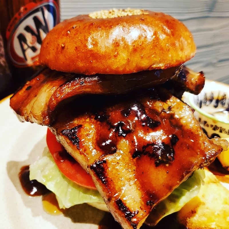 ポークベリーキャンディーバーガー(だるま珈琲)