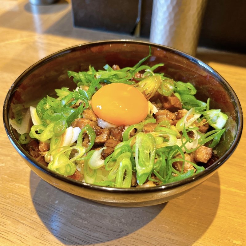 炙り焼豚ごはん卵黄入り(らぁ麺や嶋)