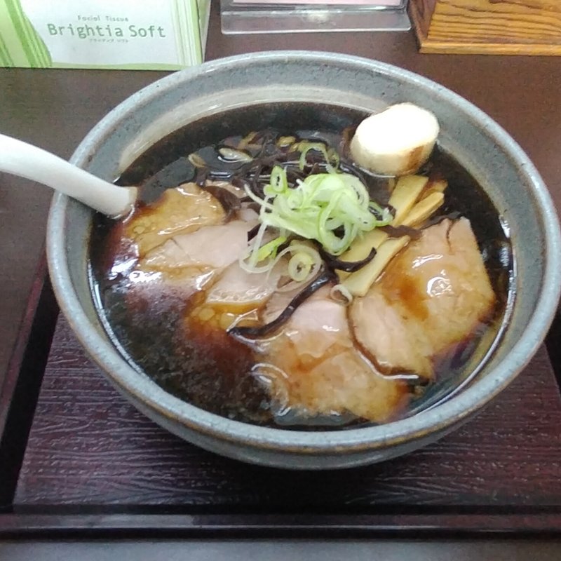 黒醤油ラーメン(らぁめんや)