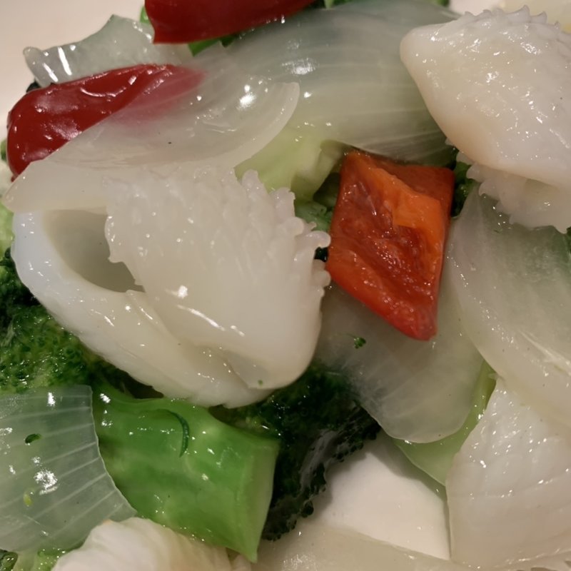 イカとブロッコリーの炒め物(香港チャンキチャチャンテン吉祥寺店)