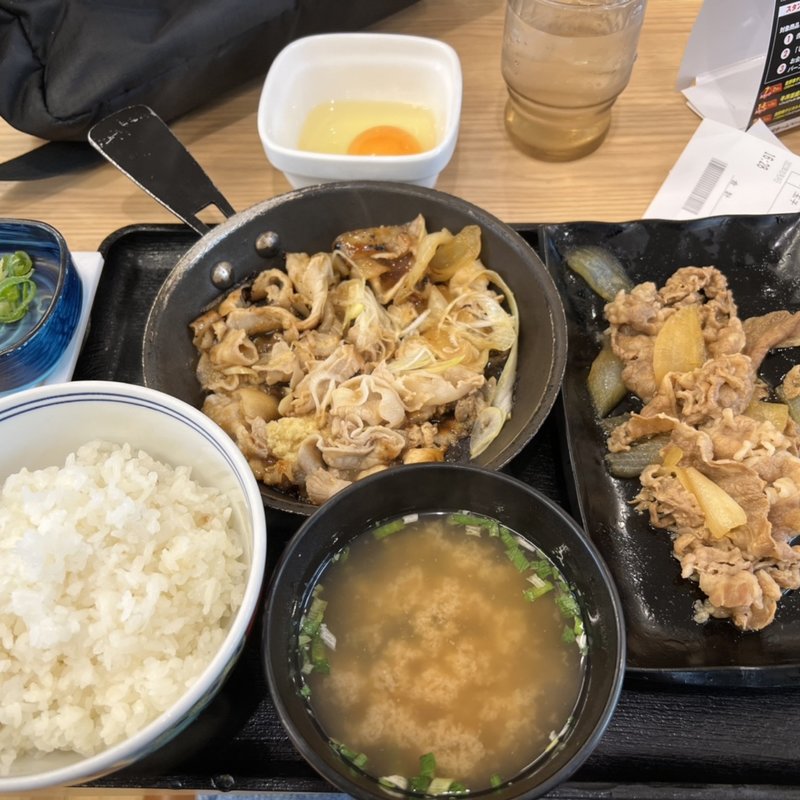 豚の生姜焼きと牛皿定食(吉野家 甲州街道府中白糸台店)