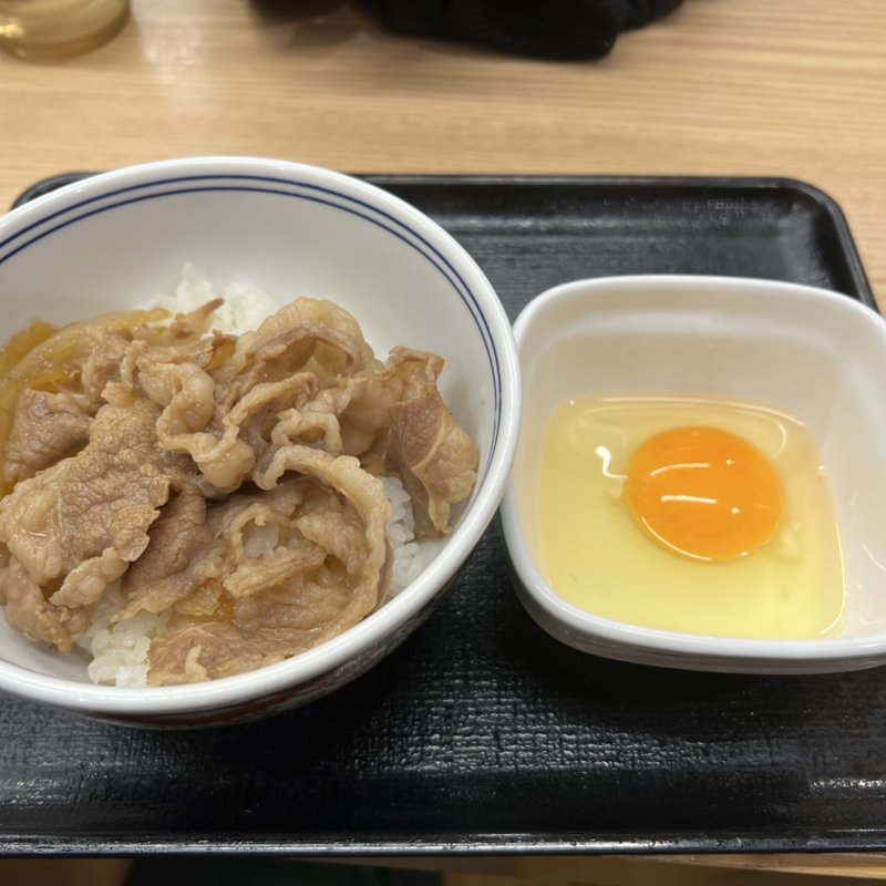 牛丼の並盛りと玉子(吉野家 甲州街道府中白糸台店)