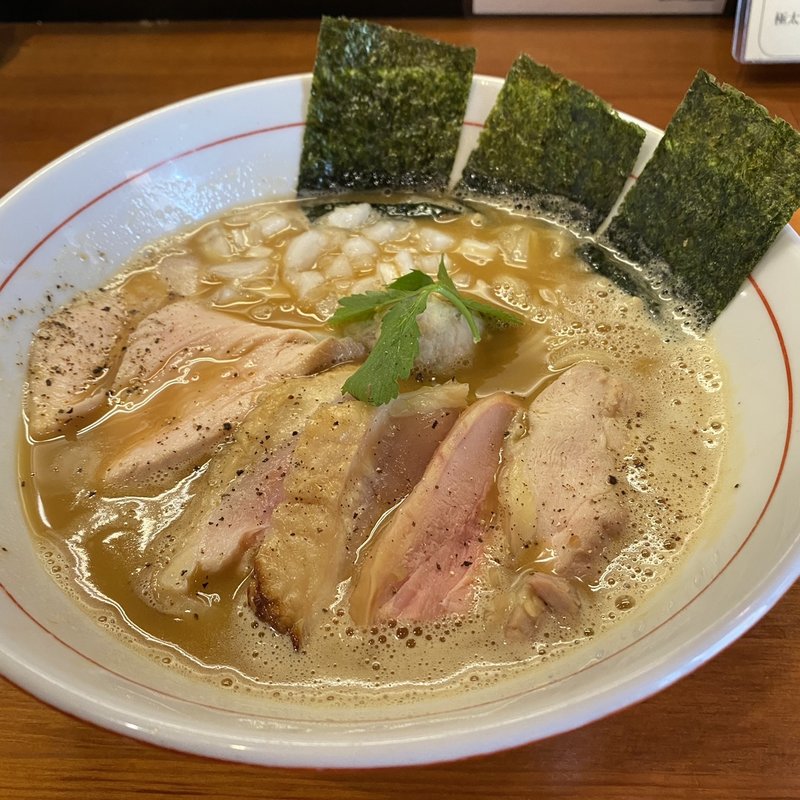厳選醤油と三段仕込みの濃厚地鶏白湯らあめん(醤油と貝と麺 そして人と夢 )