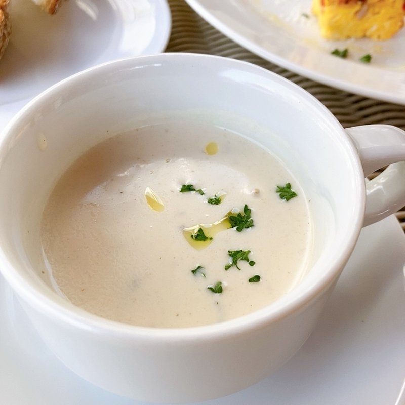 マッシュルームのポタージュ（ランチコース）(UNDER THE SKY)