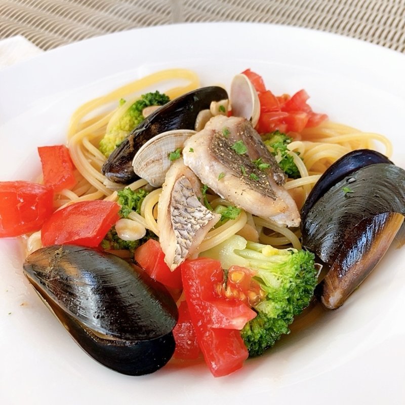 真鯛とアサリとムール貝の漁師風パスタ(UNDER THE SKY)