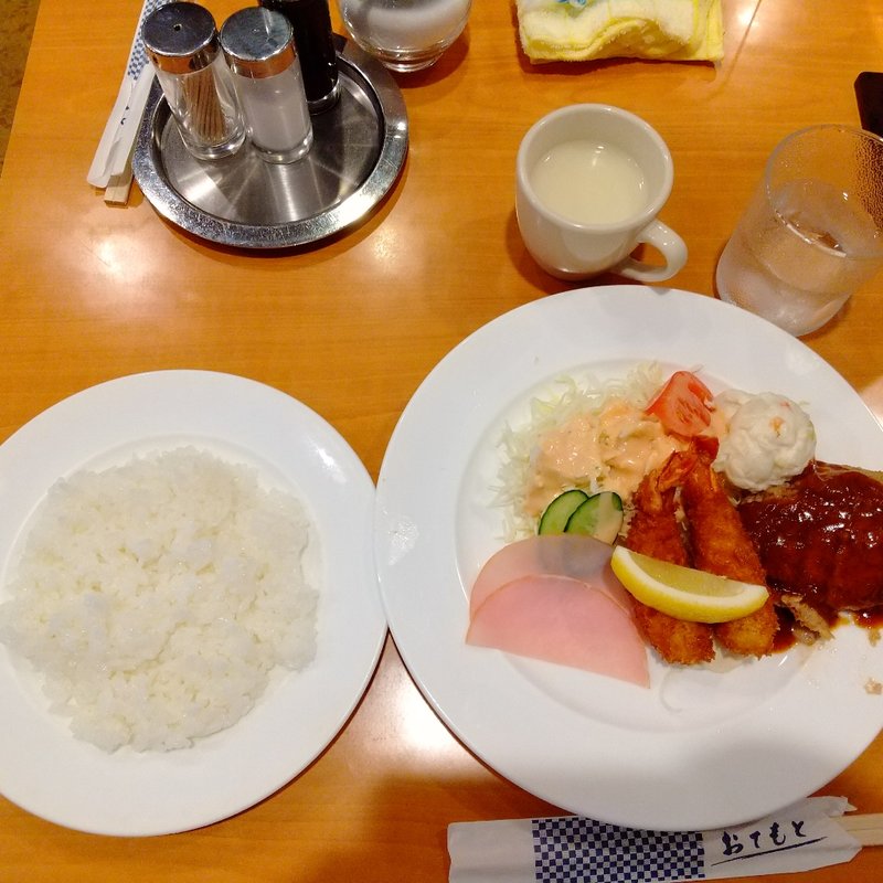 Bランチ（エビフライ、ハンバーグ）(喫茶美鈴 )