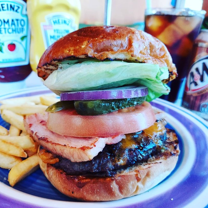 ベーコンバーガー＋チェダーチーズ(LAIDBACK by Burgerlion)