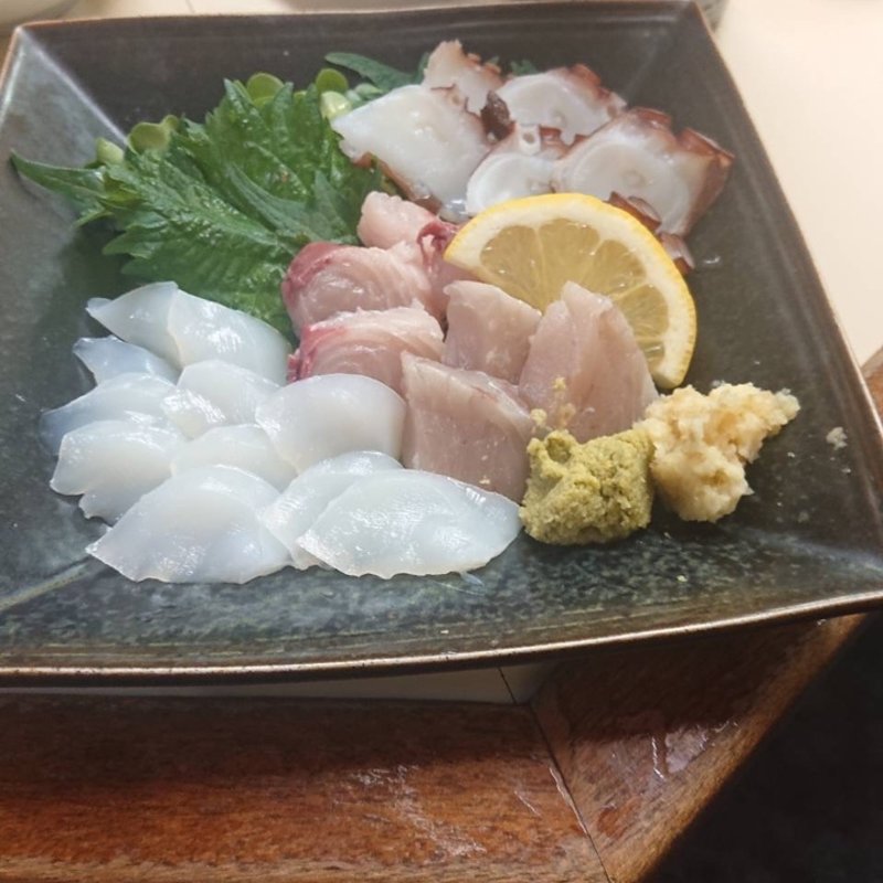 刺身の盛合わせ(立ち呑み処呑べえ)