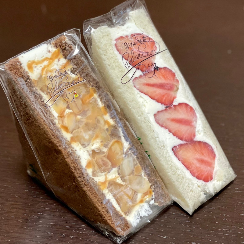 フルーツサンド(とちおとめ&キャラメルりんご)(Mrs. Fruits Parlor SUN)